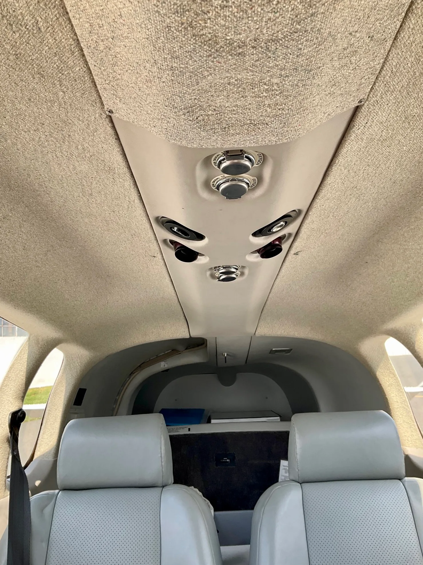 Cabin interior of a 1998 Mooney M20M Bravo.