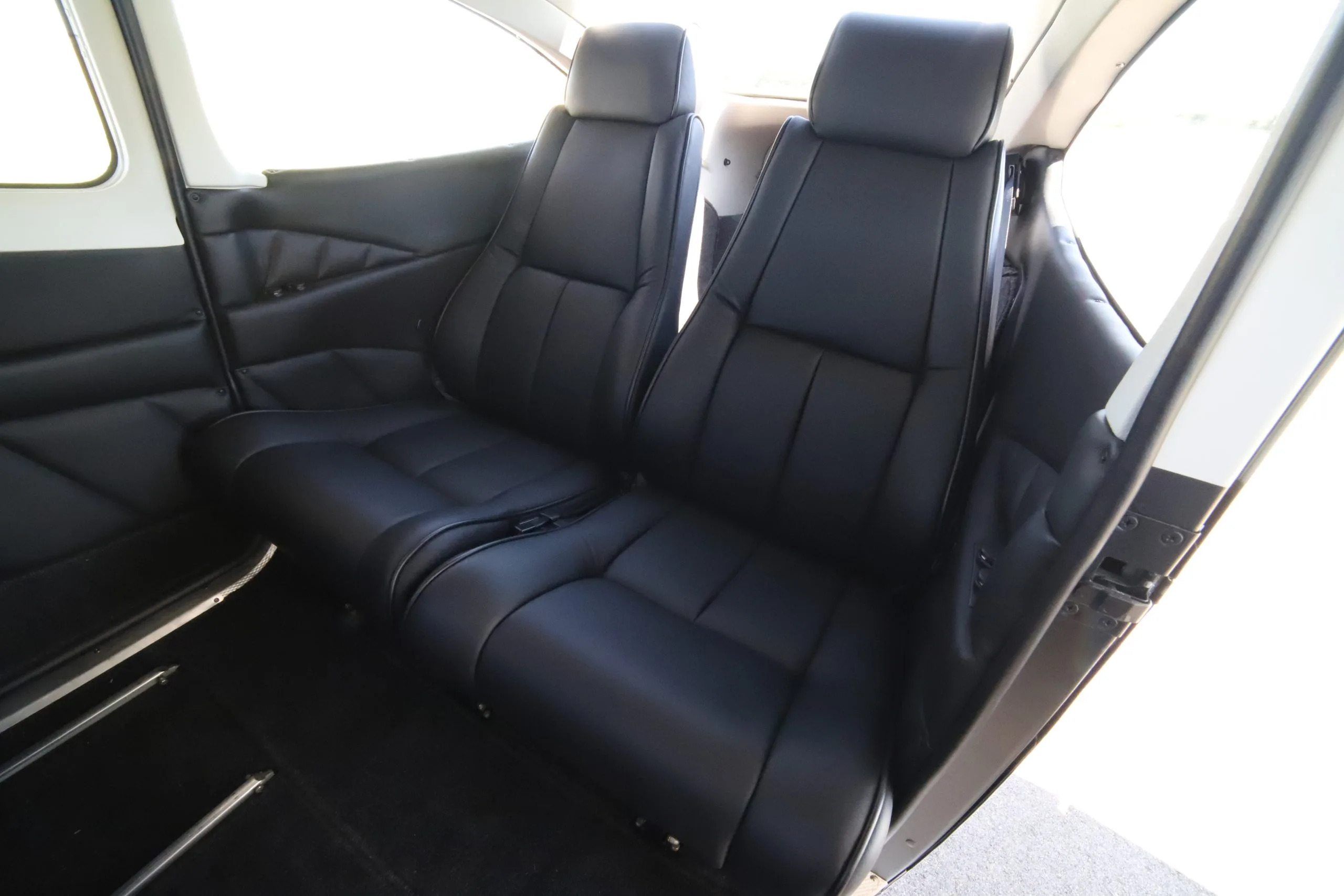 Cabin interior of a 2000 Cessna 182S SKYLANE.