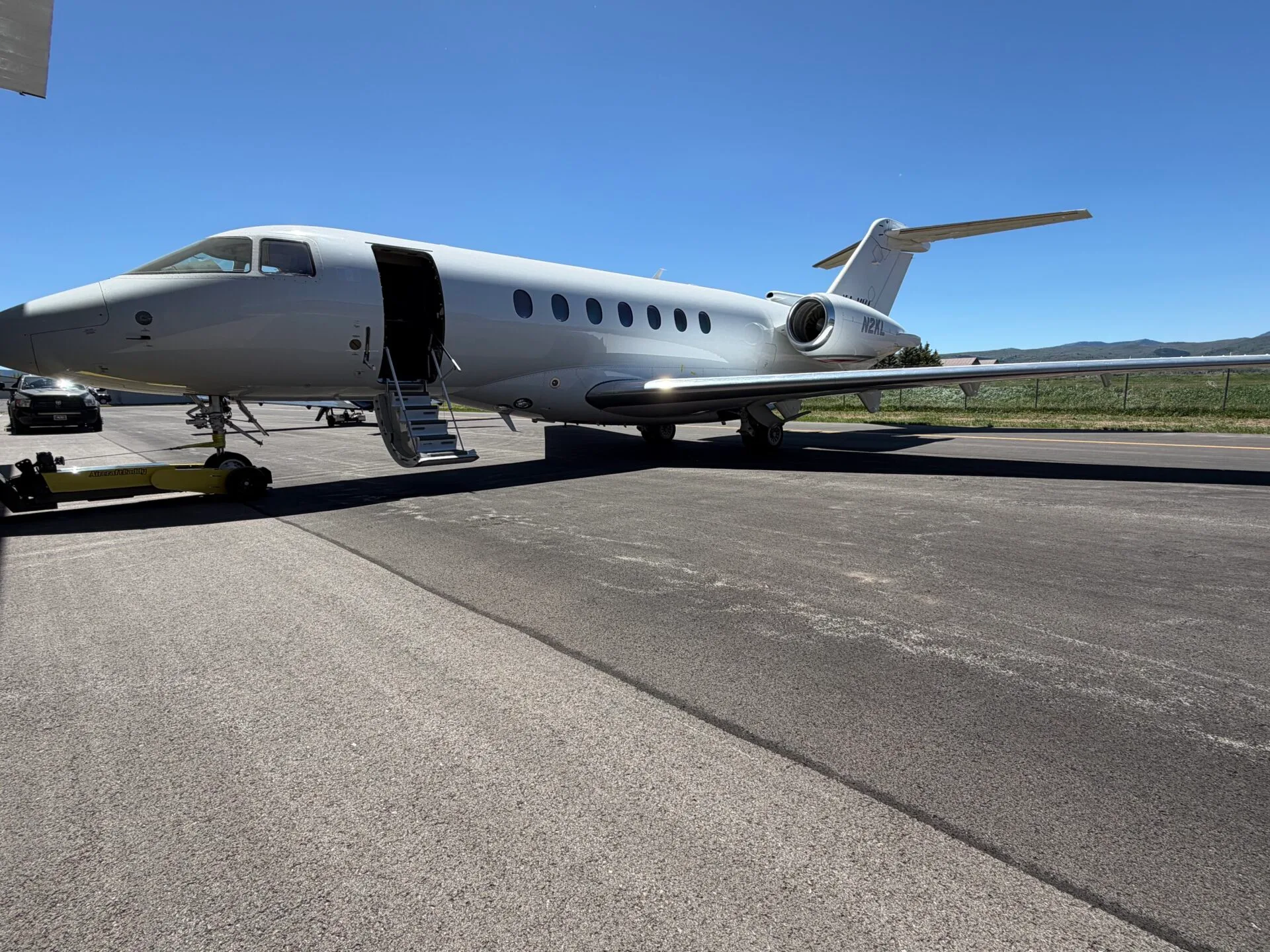 Exterior view of a 2009 Hawker 4000, N2KL.