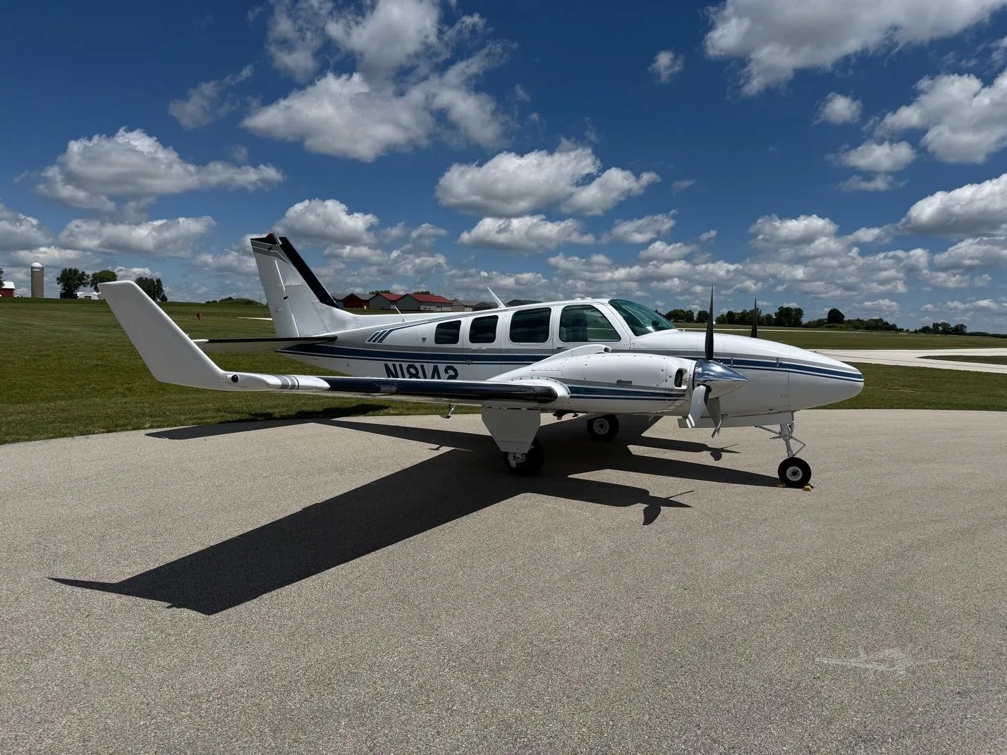 Exterior view of a 1981 BEECHCRAFT 58 BARON, N18142.