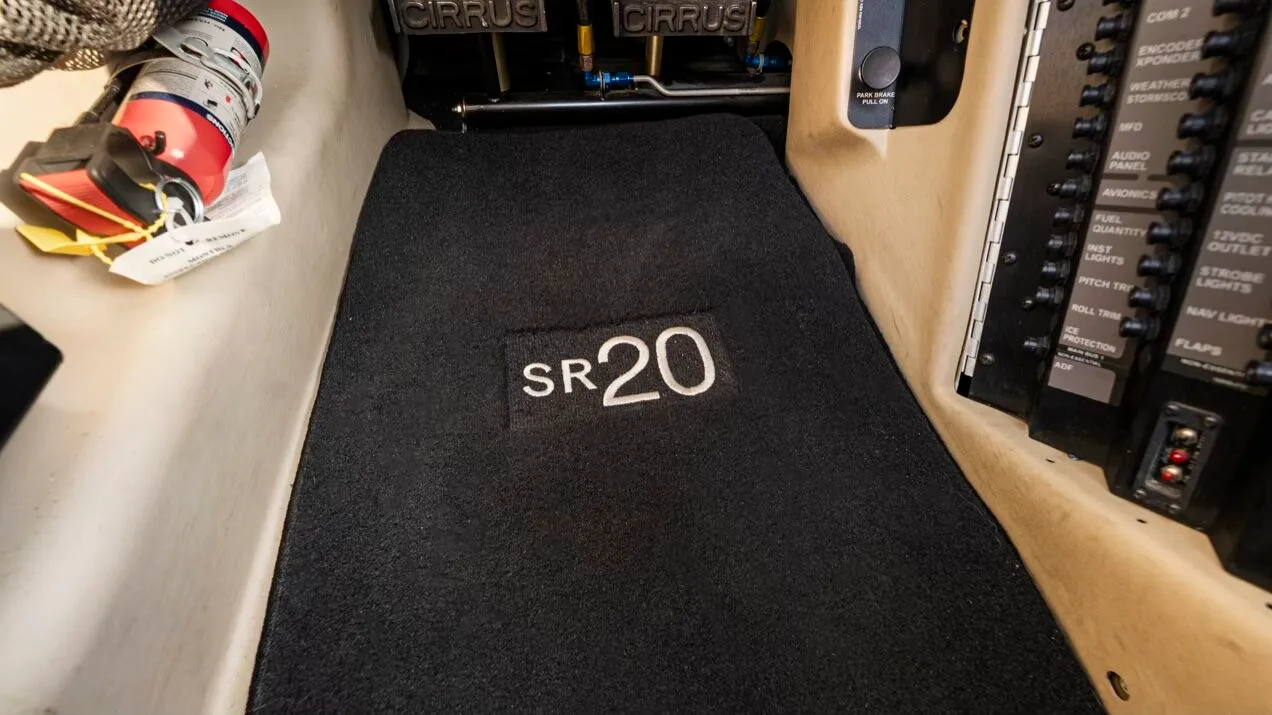 Cabin interior of a 2007 Cirrus SR20-G2.