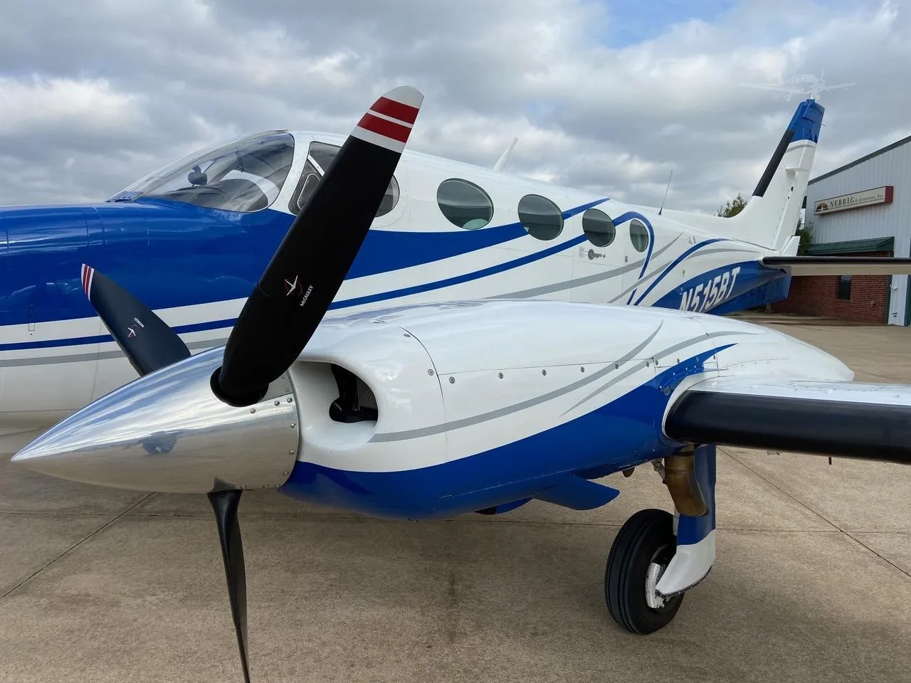 Exterior view of a 1984 CESSNA 340A, N515BT.