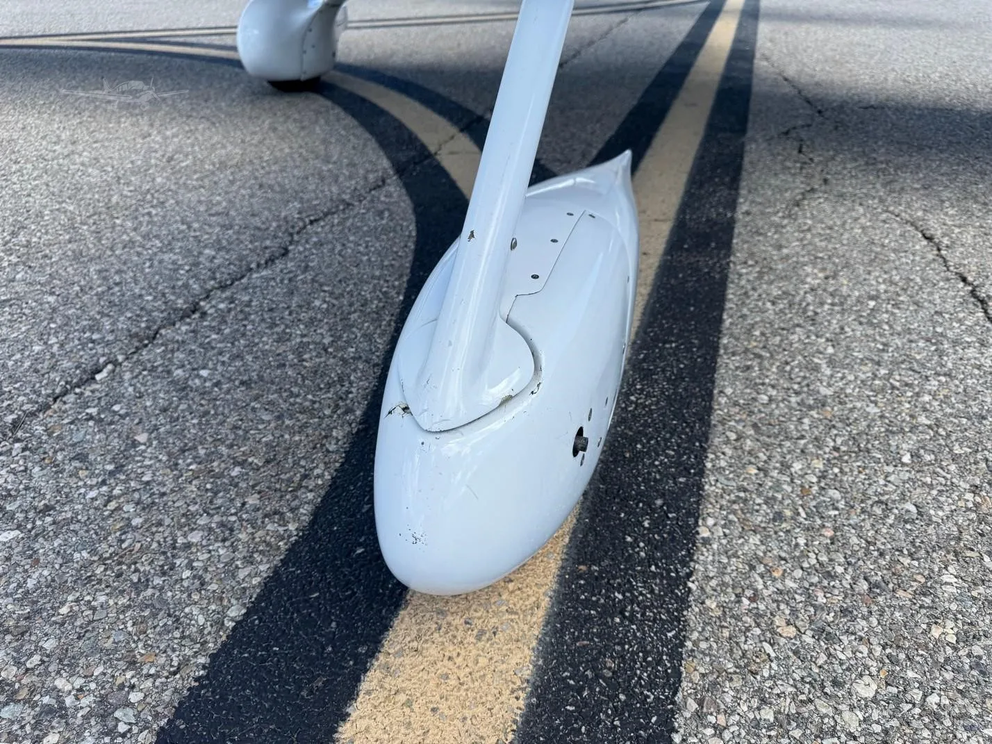Exterior view of a 2002 CIRRUS SR22, N416G.
