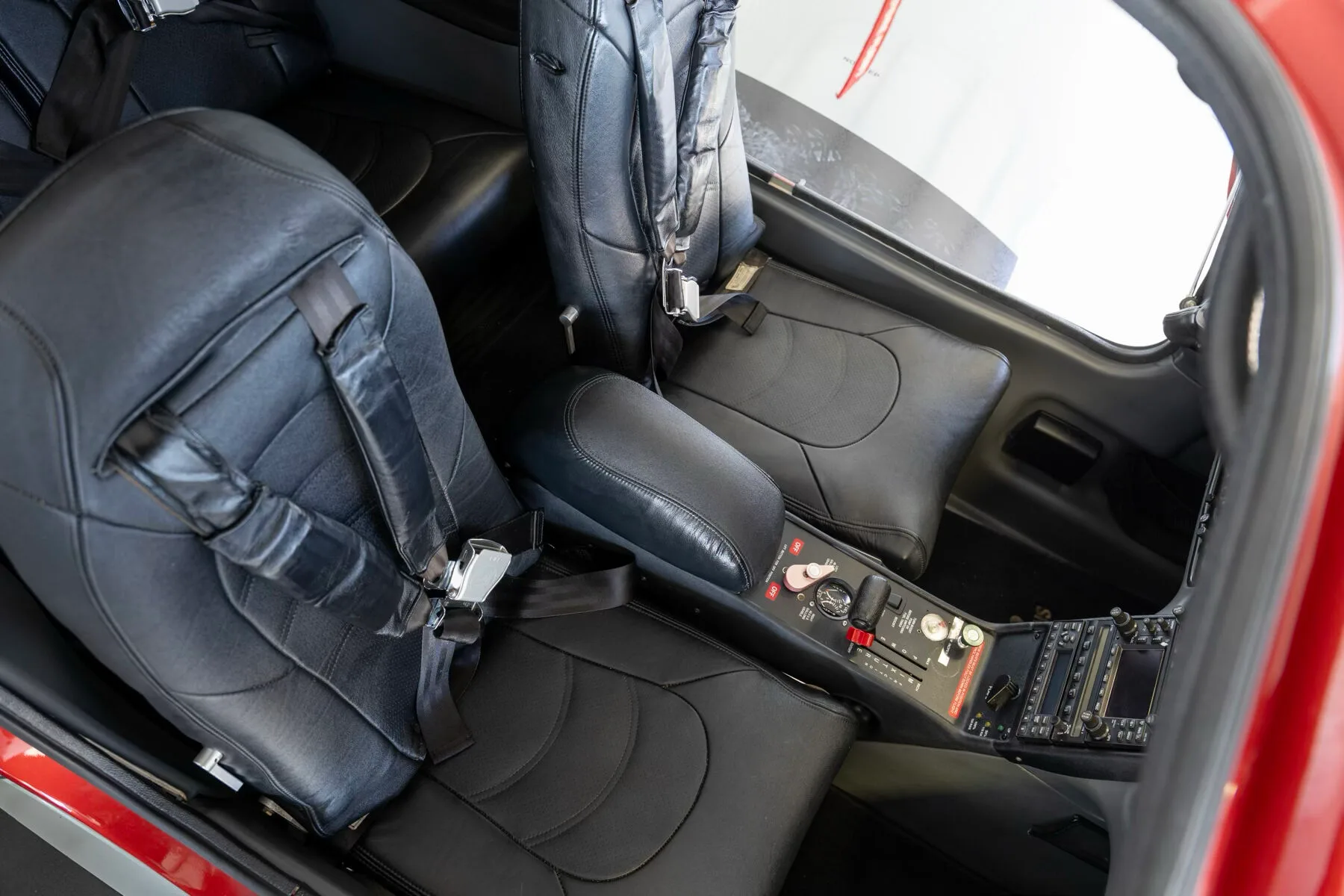 Cabin interior of a 2005 Cirrus SR22-G2 GTS.