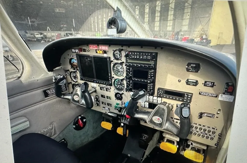 Cockpit and instrument panel of a 2013 PIPER ARROW III.