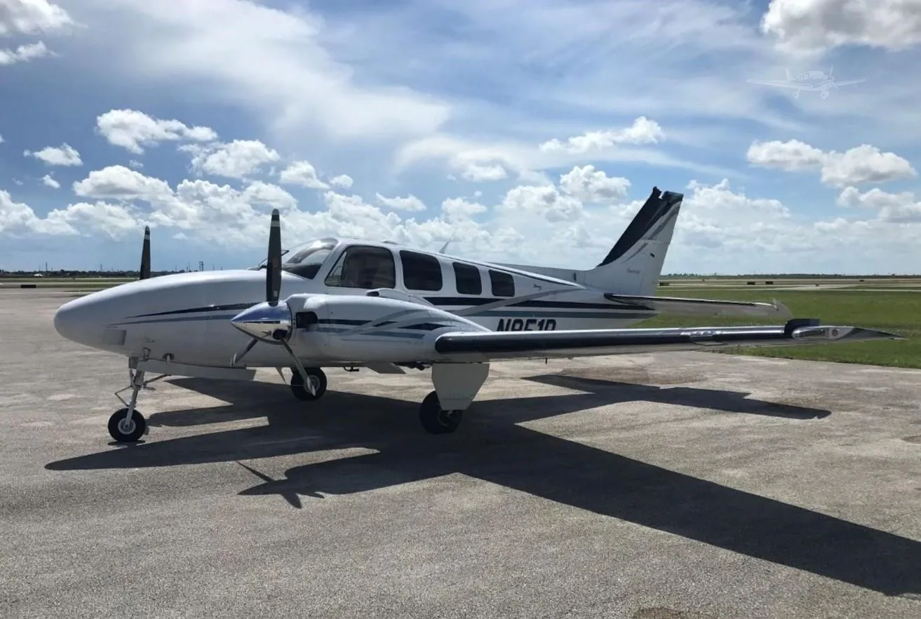 Exterior view of a 2002 BEECHCRAFT 58 BARON, N951P.