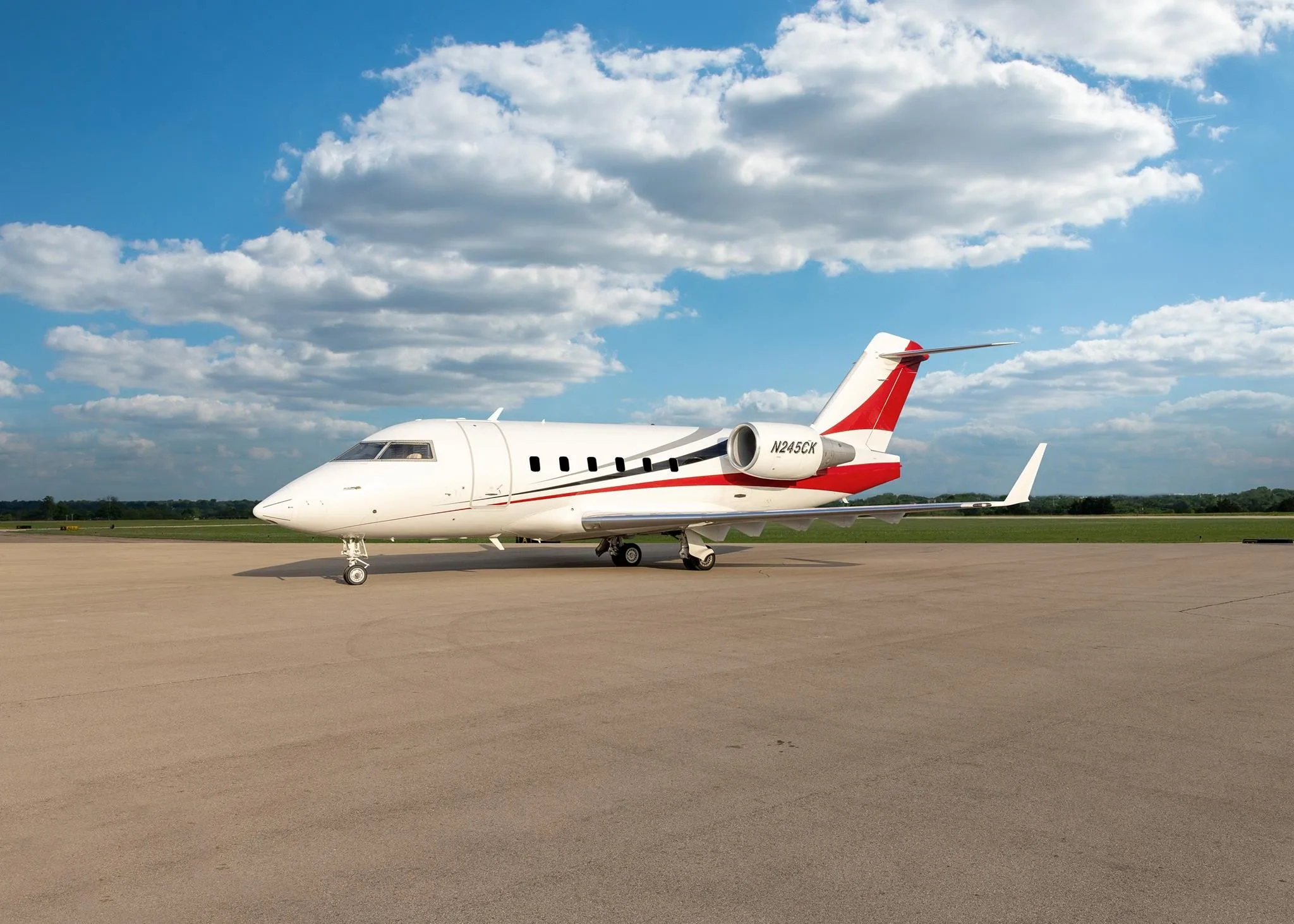Cabin interior of a 1993 BOMBARDIER CHALLENGER 601-3R.