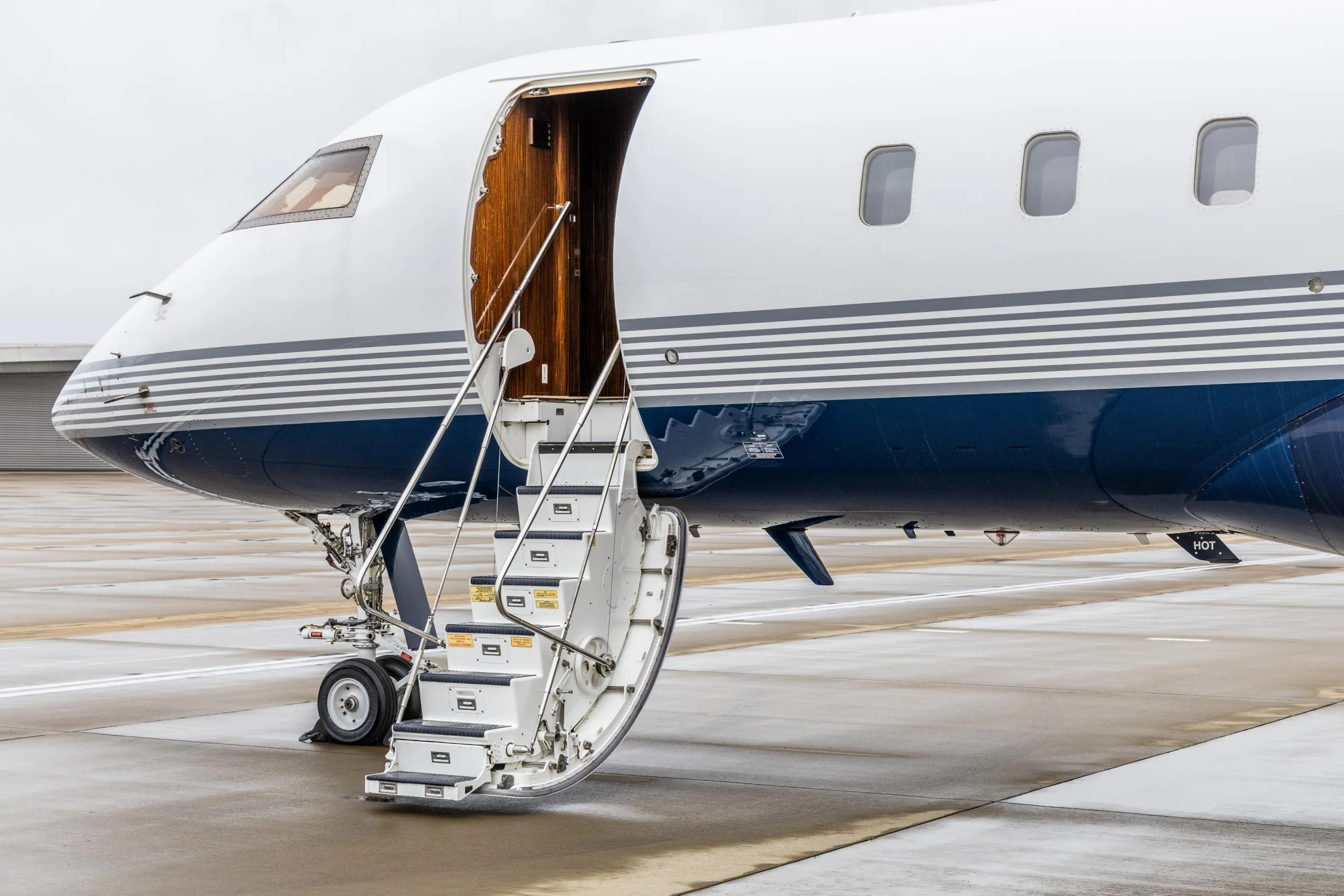 Marketing image of a 2007 Bombardier Global 5000 sn 9216.