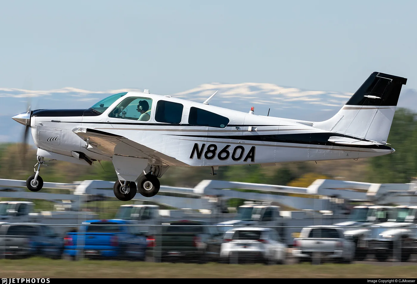 Avionics suite of a 1981 Beechcraft F33A Bonanza.