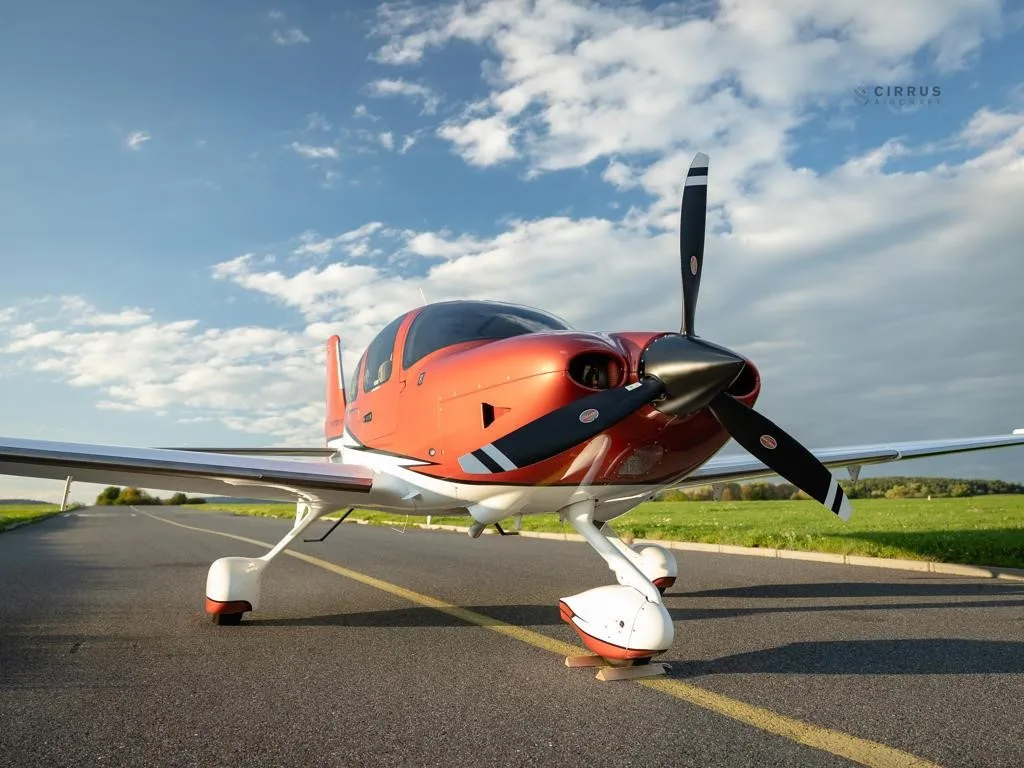 Exterior view of a 2021 CIRRUS SR22-G6.