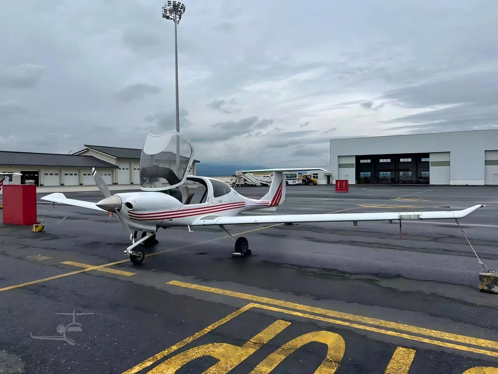 B-9184 - 2007 DIAMOND DA40 180 STAR