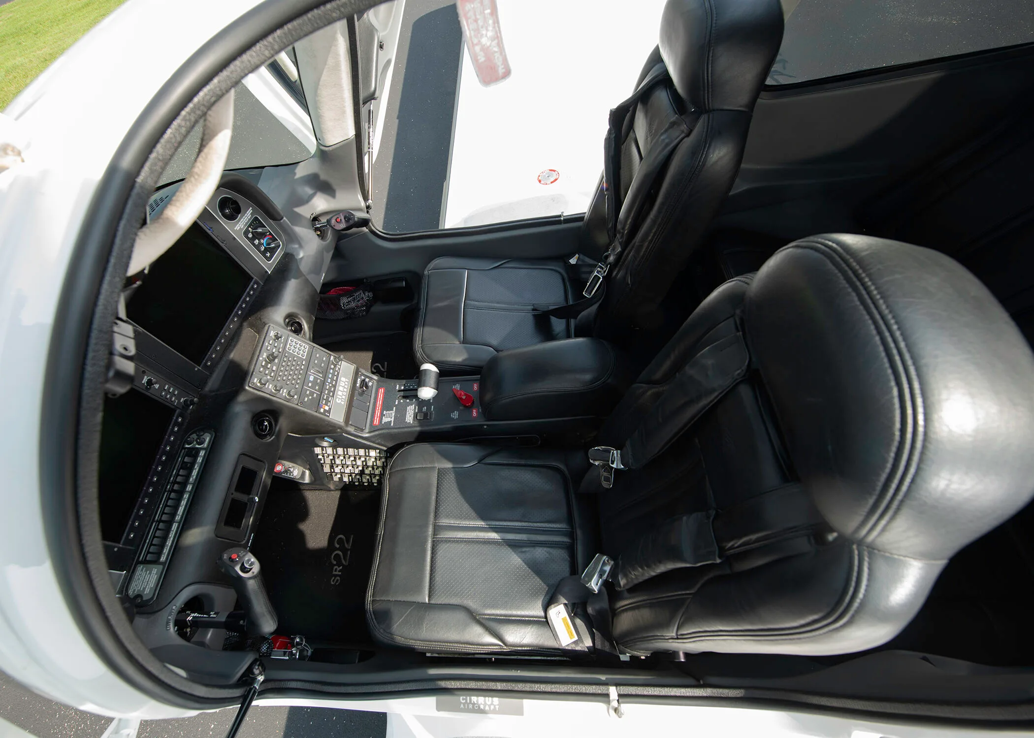 Cockpit and instrument panel of a 2016 Cirrus SR22-G5.
