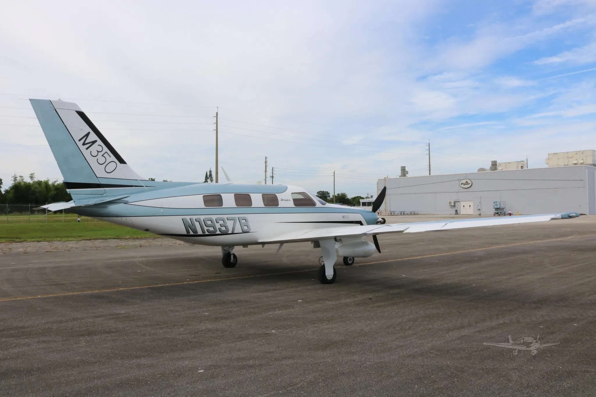 Exterior view of a 2025 PIPER M350, N1937B.