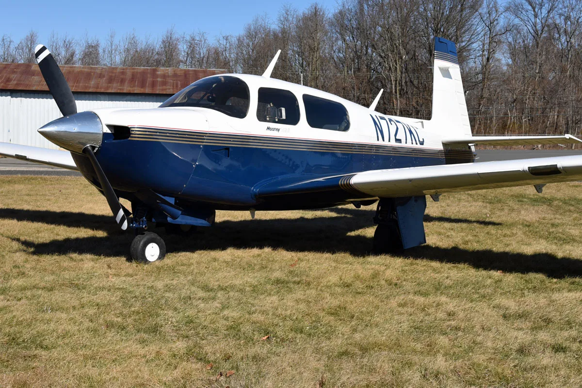 Engine detail of a 1994 Mooney M20J (201) ’94.