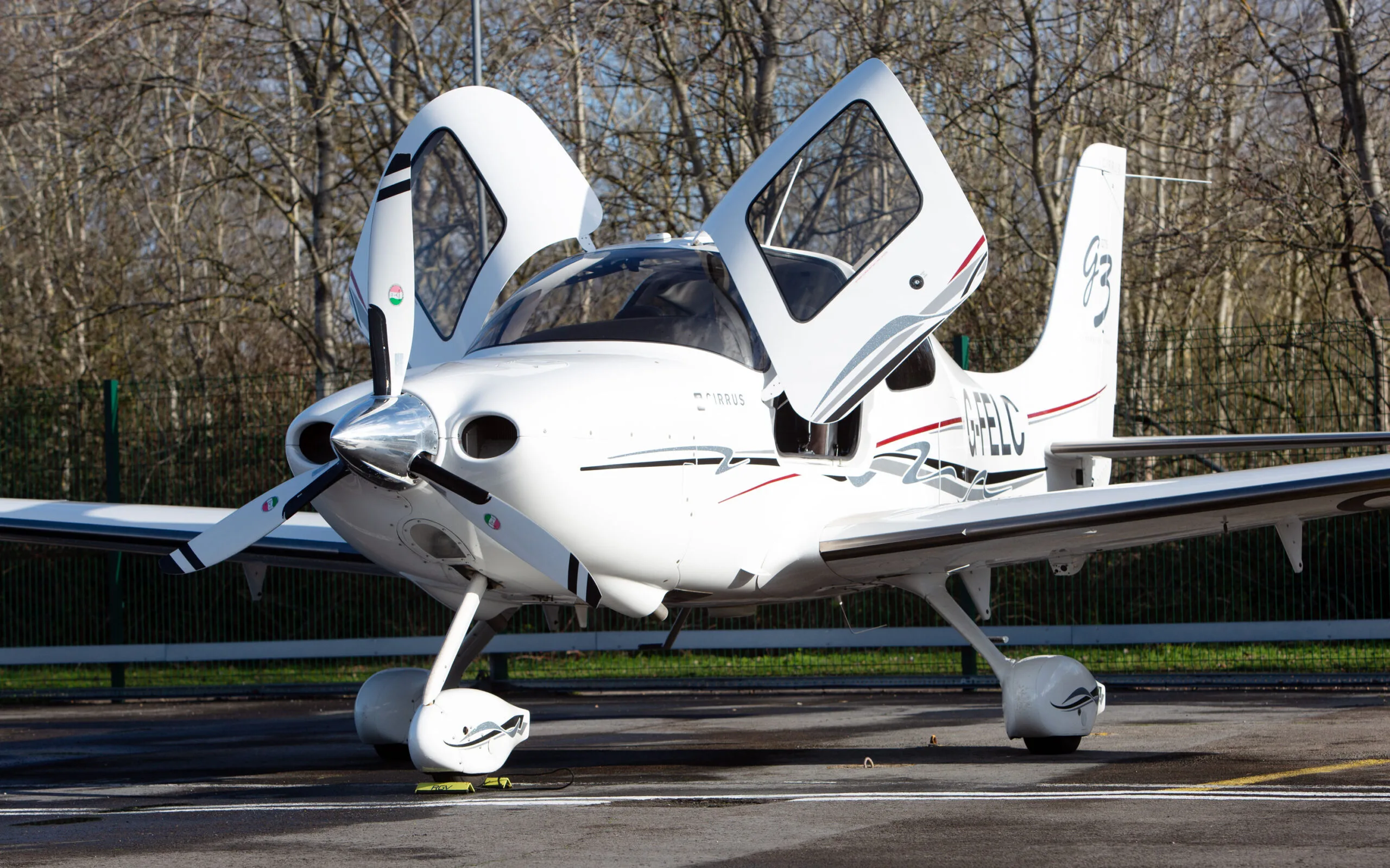 Exterior view of a 2000 Cirrus SR20 6 Pack £139,900 - CK Aviation, N131CD.