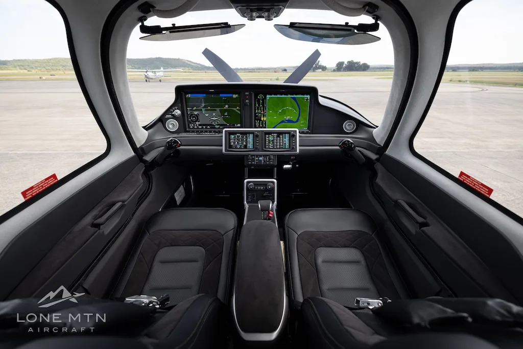 Cockpit and instrument panel of a 2025 Cirrus SR22T G7+.