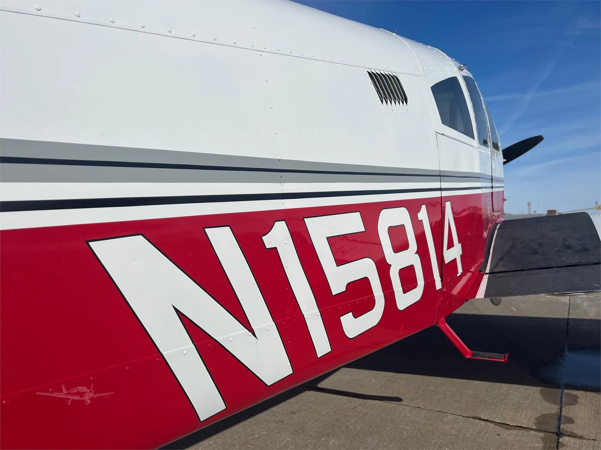 Exterior view of a 1972 PIPER ARROW II, N15814.