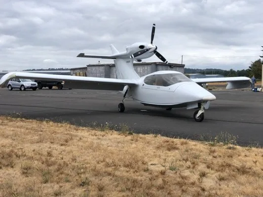 Exterior view of a 2015 Seawind 3000, N9004T.