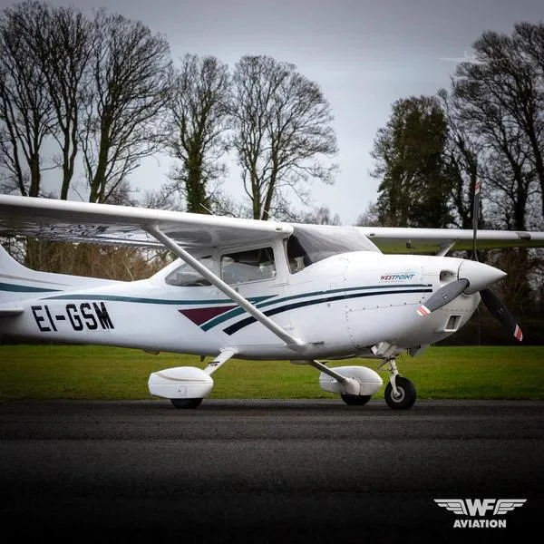 Exterior view of a 1998 CESSNA 182S SKYLANE, EI-GSM.