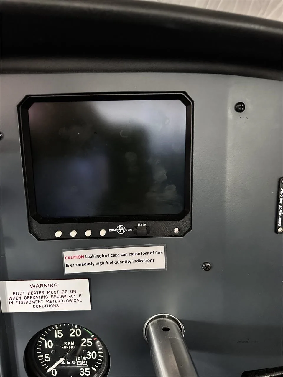 Avionics suite of a 1969 CESSNA 182 SKYLANE.