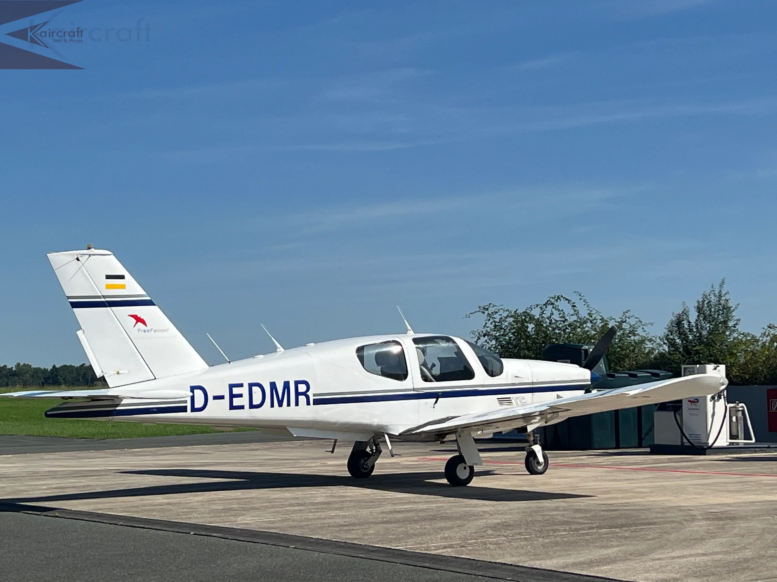 Exterior view of a 1989 Socata tb21 turbo trinidad 441.