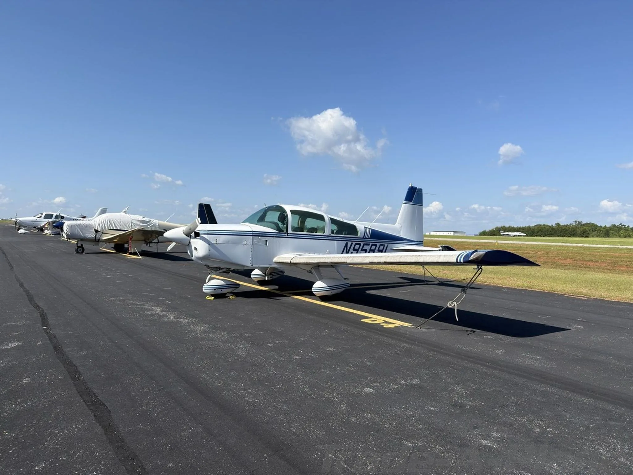 Exterior view of a 1974 GRUMMAN/AMERICAN GENERAL AA5 TRAVELER, N9589L.