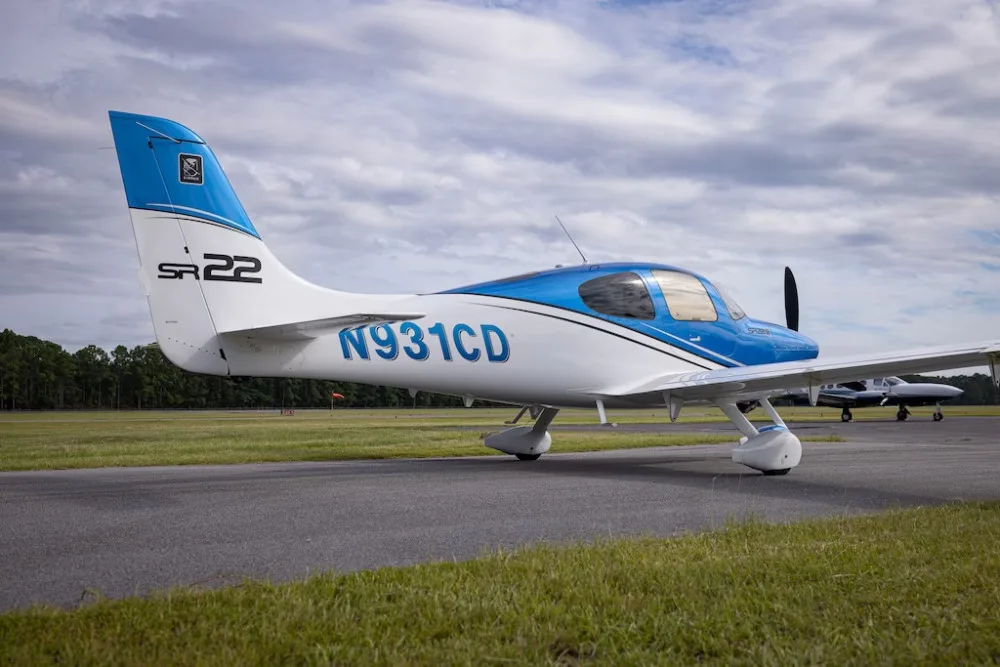 Exterior view of a 2002 Cirrus SR22.