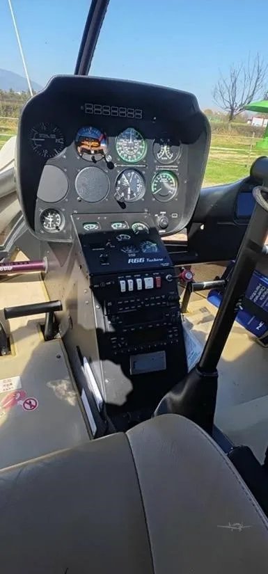 Avionics suite of a 2016 ROBINSON R66.