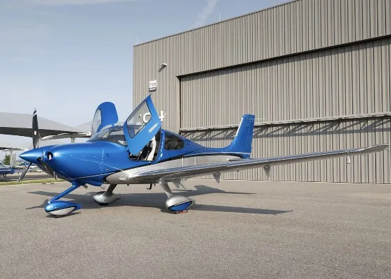 Exterior view of a 2025 Cirrus SR22-G7, N35PE.