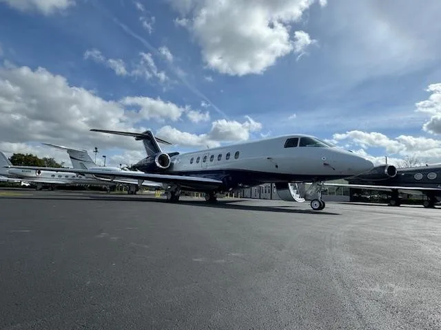 Exterior view of a 2009 HAWKER 4000, N9930.