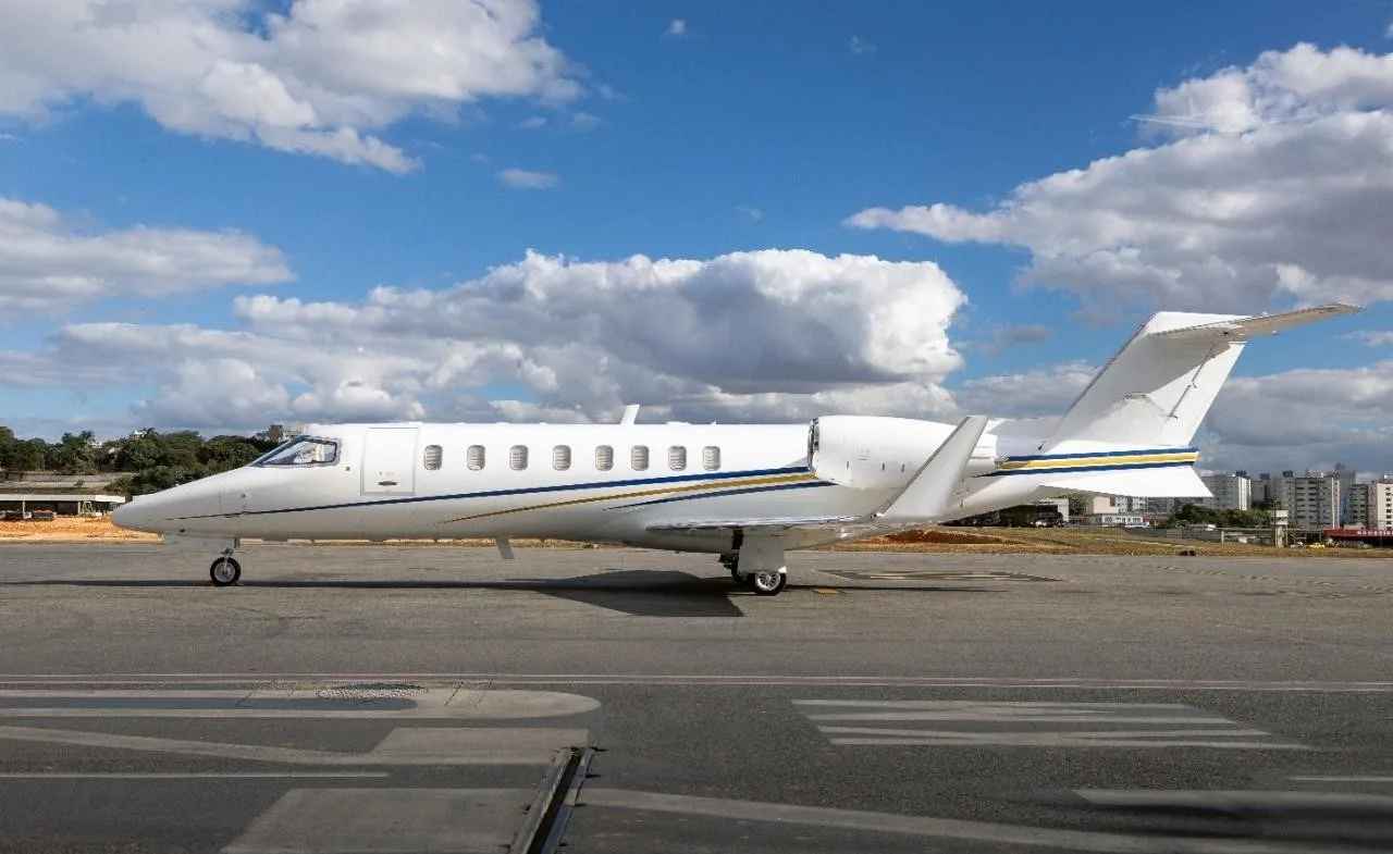 Exterior view of a 2001 LEARJET 45.