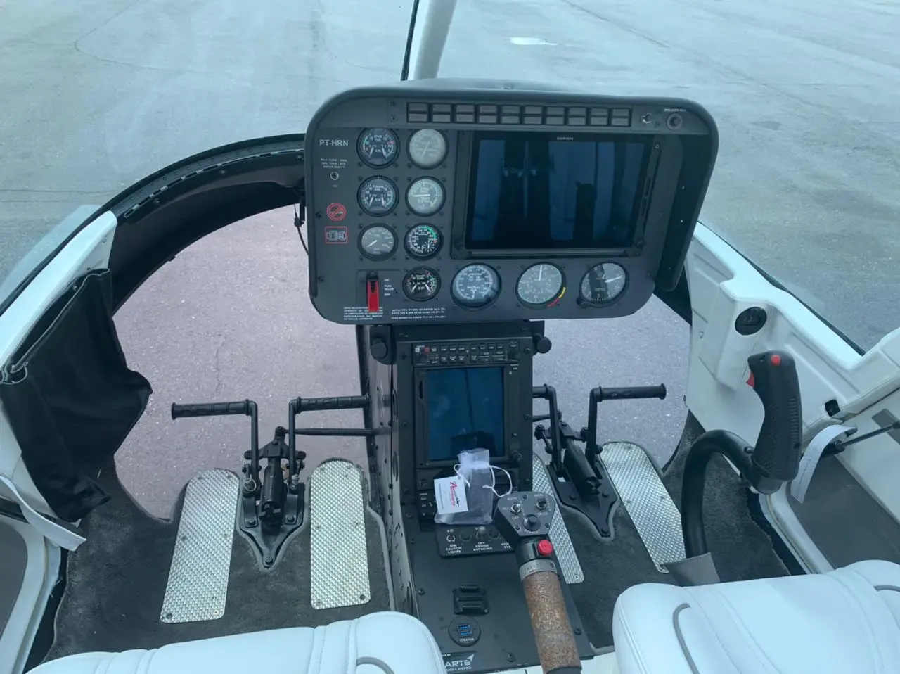 Cockpit and instrument panel of a 1992 Bell 206B III Jet Ranger.