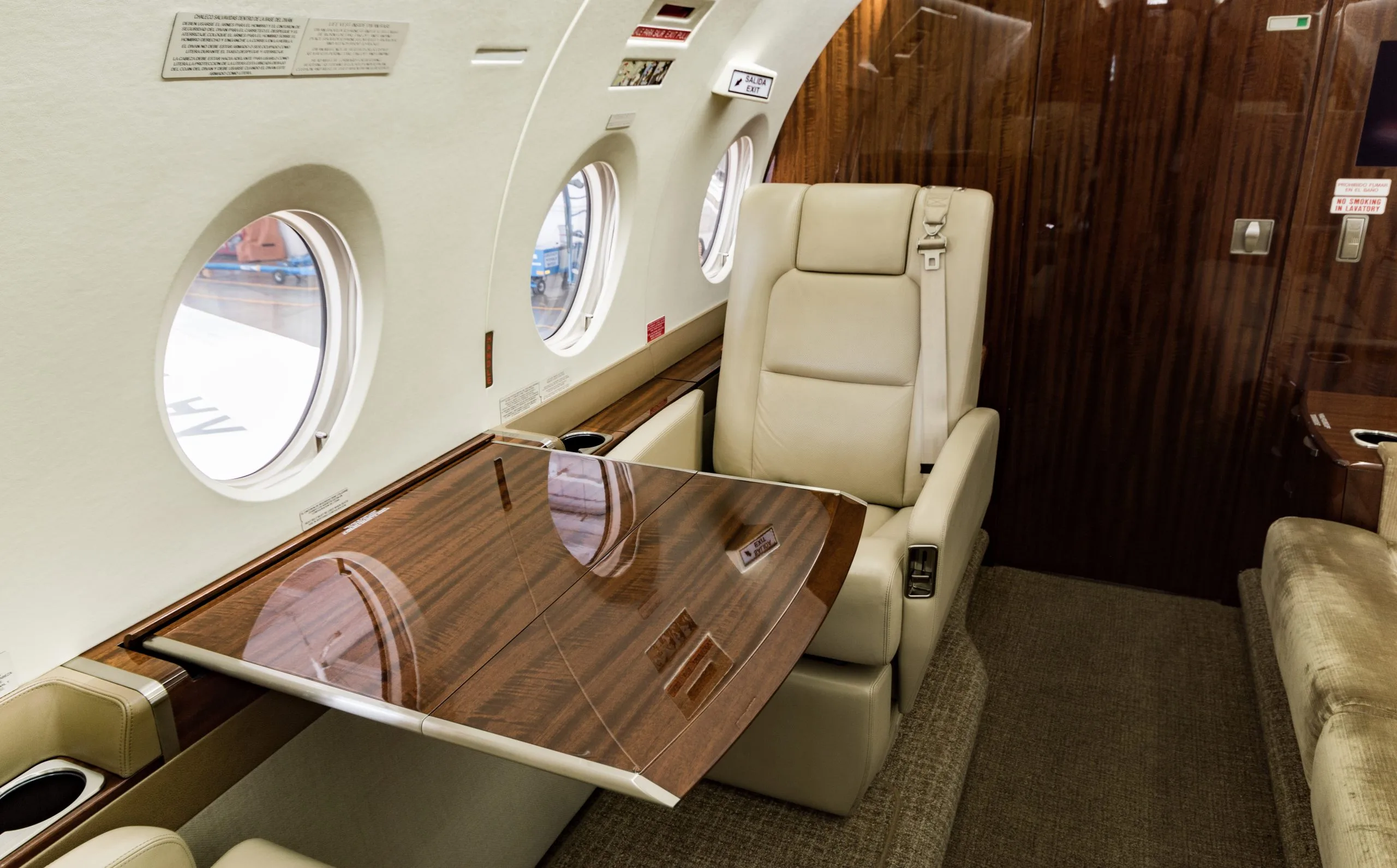 Cabin interior of a Gulfstream G280.