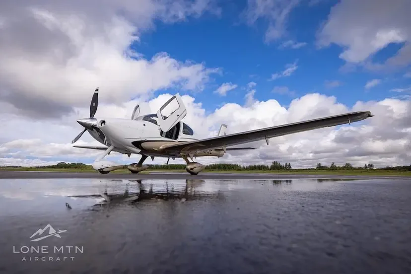 Exterior view of a 2020 Cirrus SR20 G6.