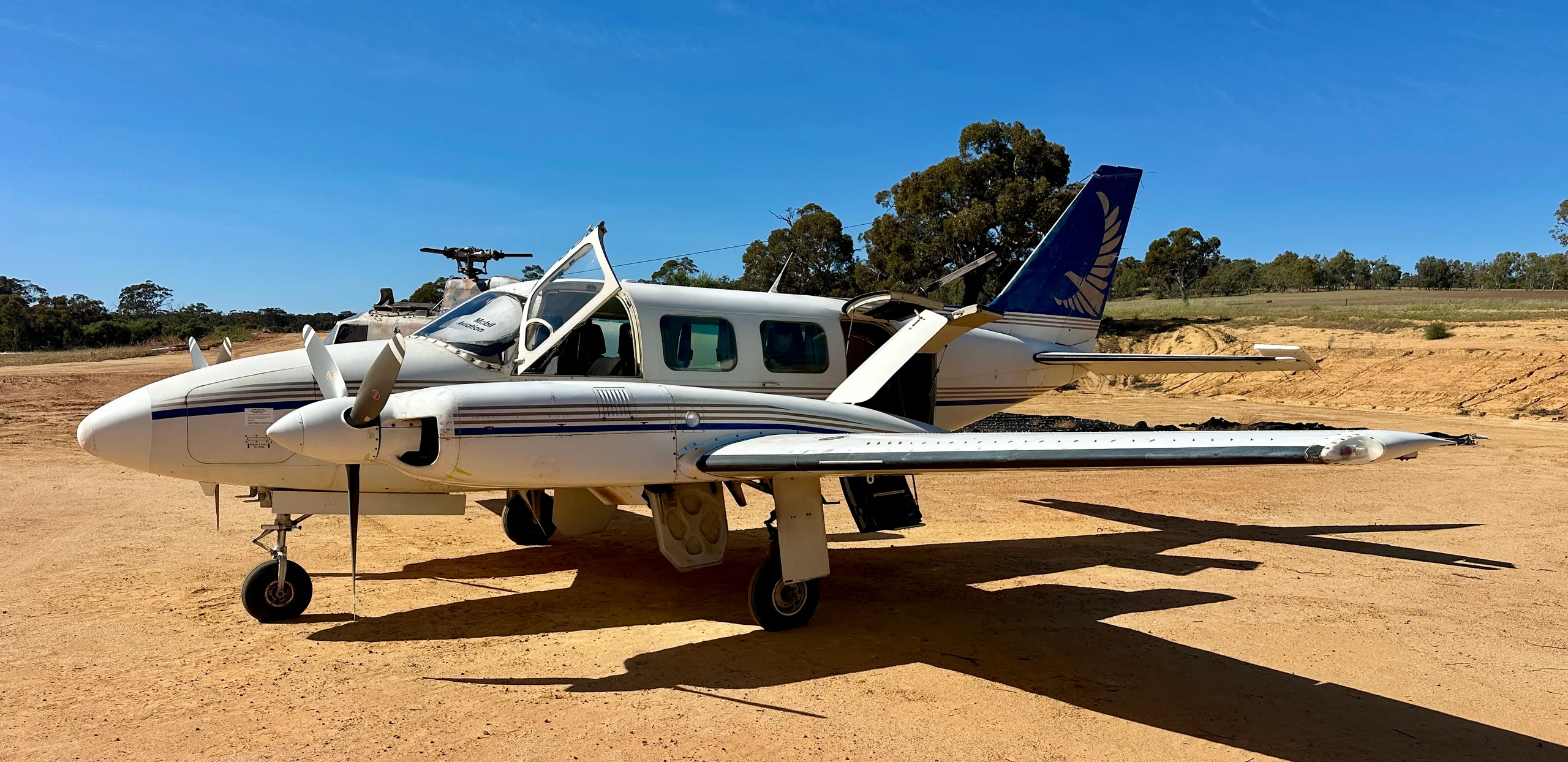 Exterior view of a 1999 Piper Seneca V, ZK-TZO.
