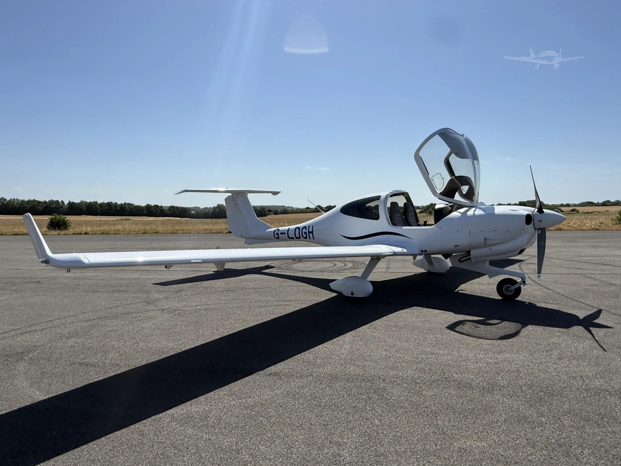 Exterior view of a 2021 DIAMOND DA40 NG, G-LDGH.