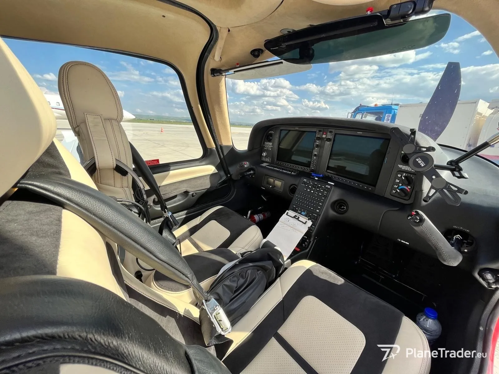 Cabin interior of a 2021 Cirrus SR22T GTS G6.