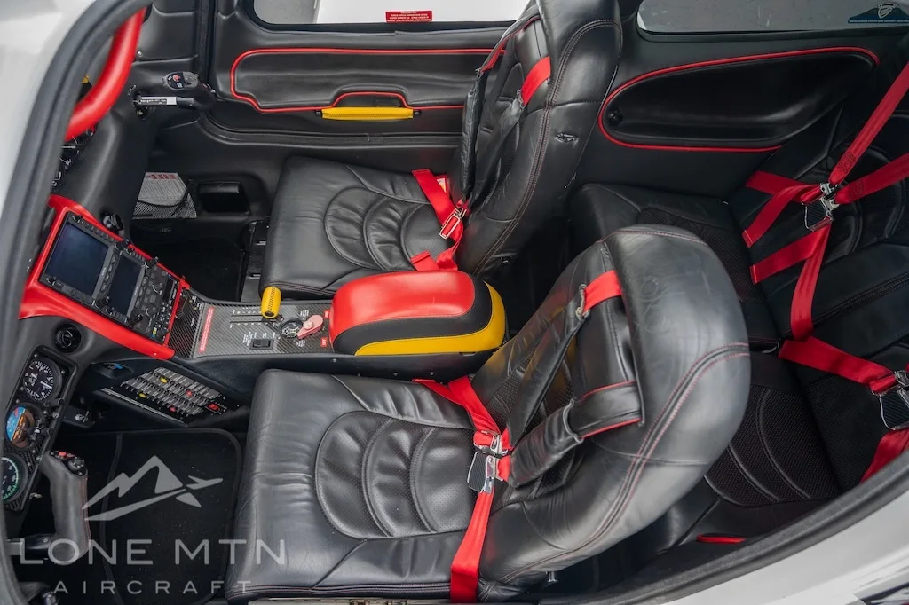 Cabin interior of a 2006 Cirrus SR22 G2.