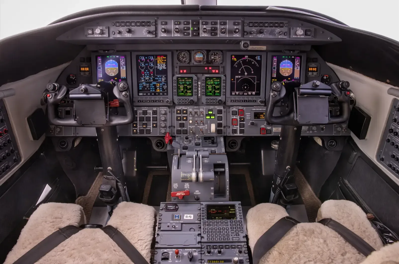 Cockpit and instrument panel of a 2007 Learjet 45.