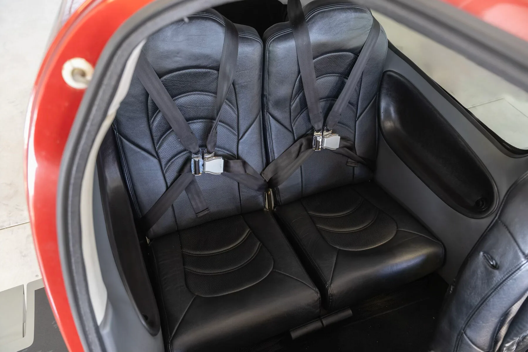 Cabin interior of a 2005 Cirrus SR22-G2 GTS.