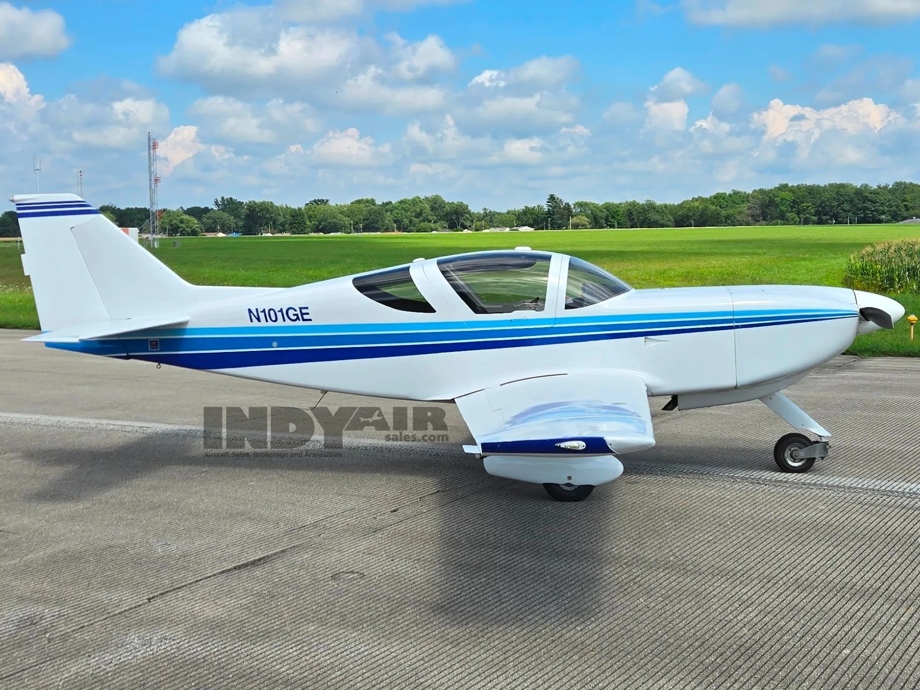 Exterior view of a 2000 Glasair Super II, N101GE.