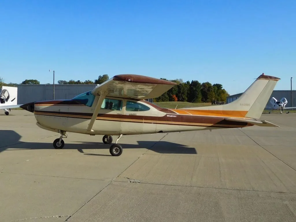 Exterior view of a 1980 Cessna 182RG- N4688S Aircraft.