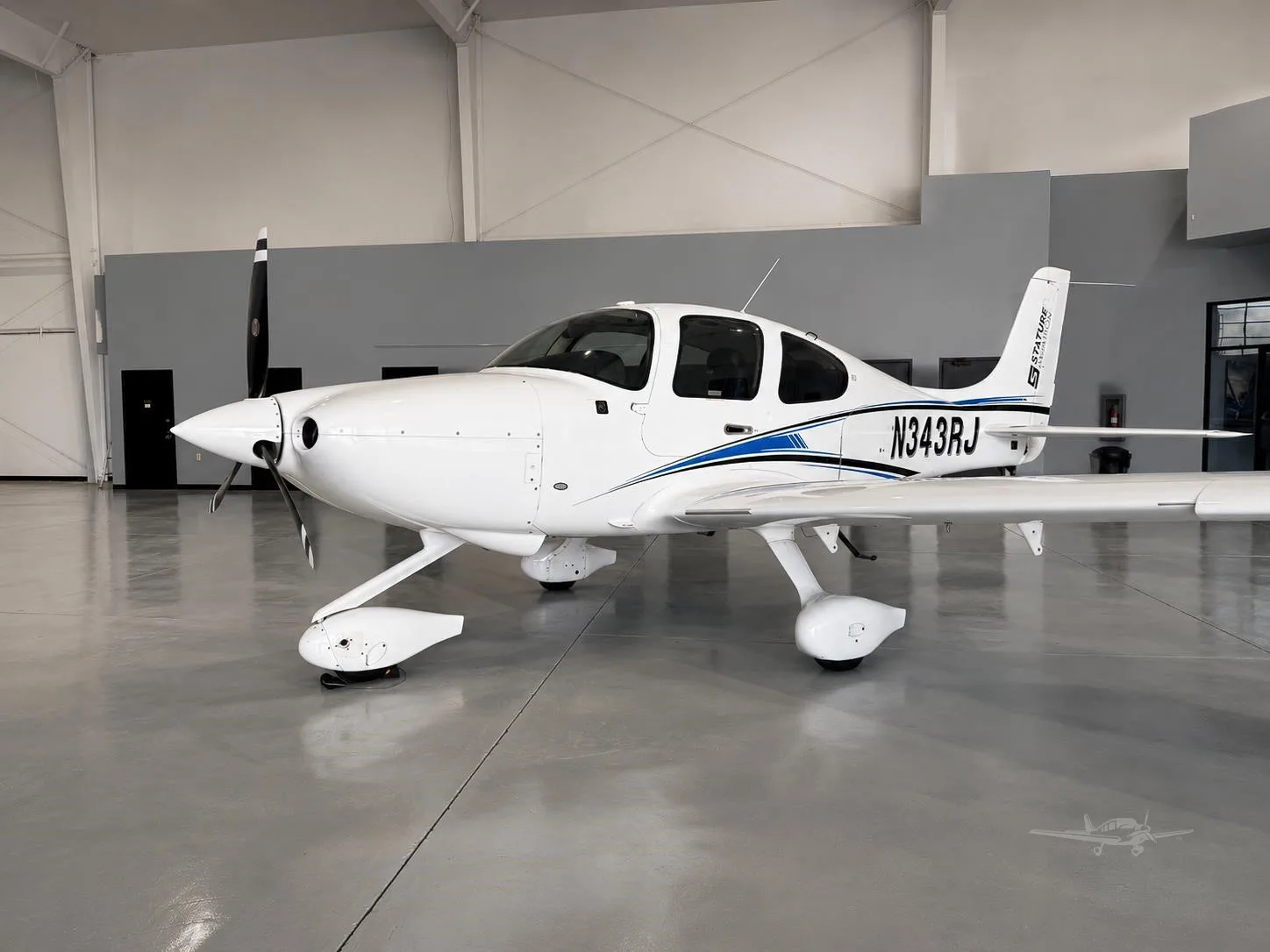 Exterior view of a 2022 CIRRUS SR20-G6, N343RJ.