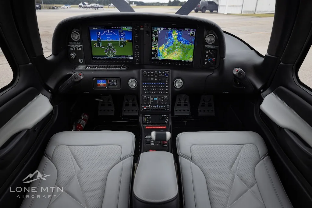 Cockpit and instrument panel of a 2023 Cirrus SR22T G6 GTS.