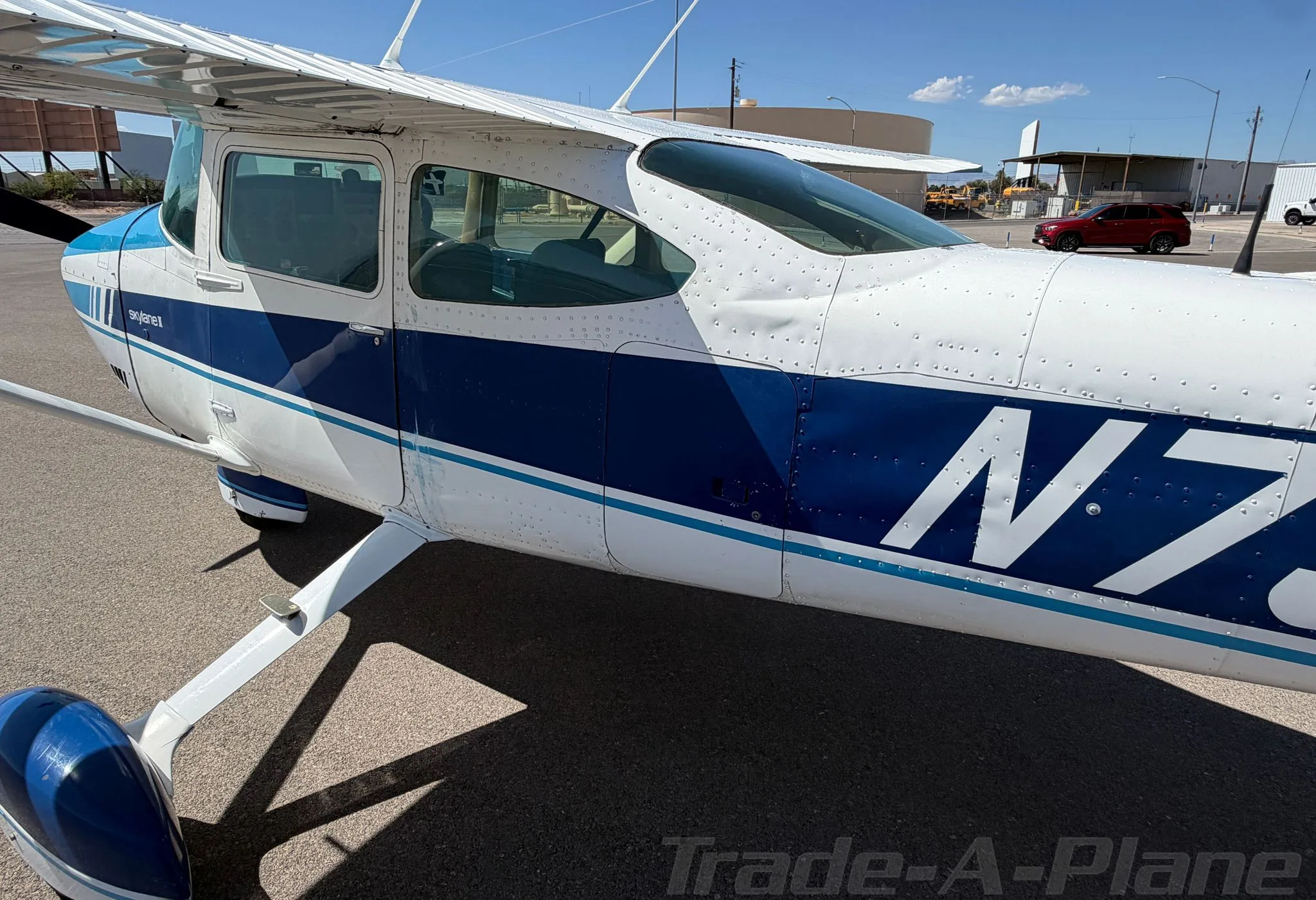 Exterior view of a 1978 CESSNA 182Q SKYLANE, N735WH.
