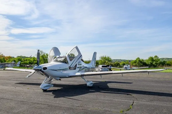 Exterior view of a 2003 Cirrus SR22, N6026K.