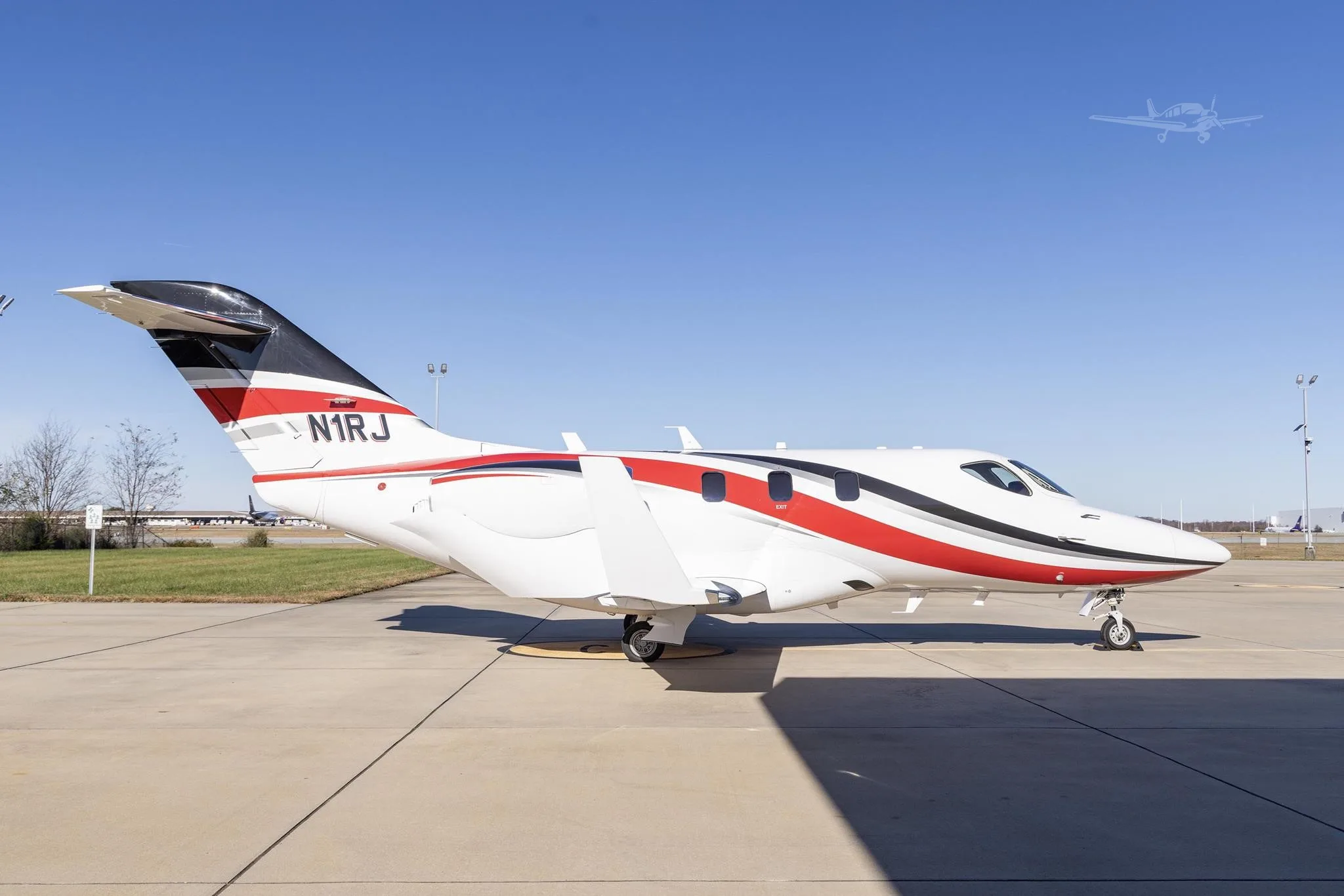 Exterior view of a 2018 HONDA JET APMG, N1RJ.