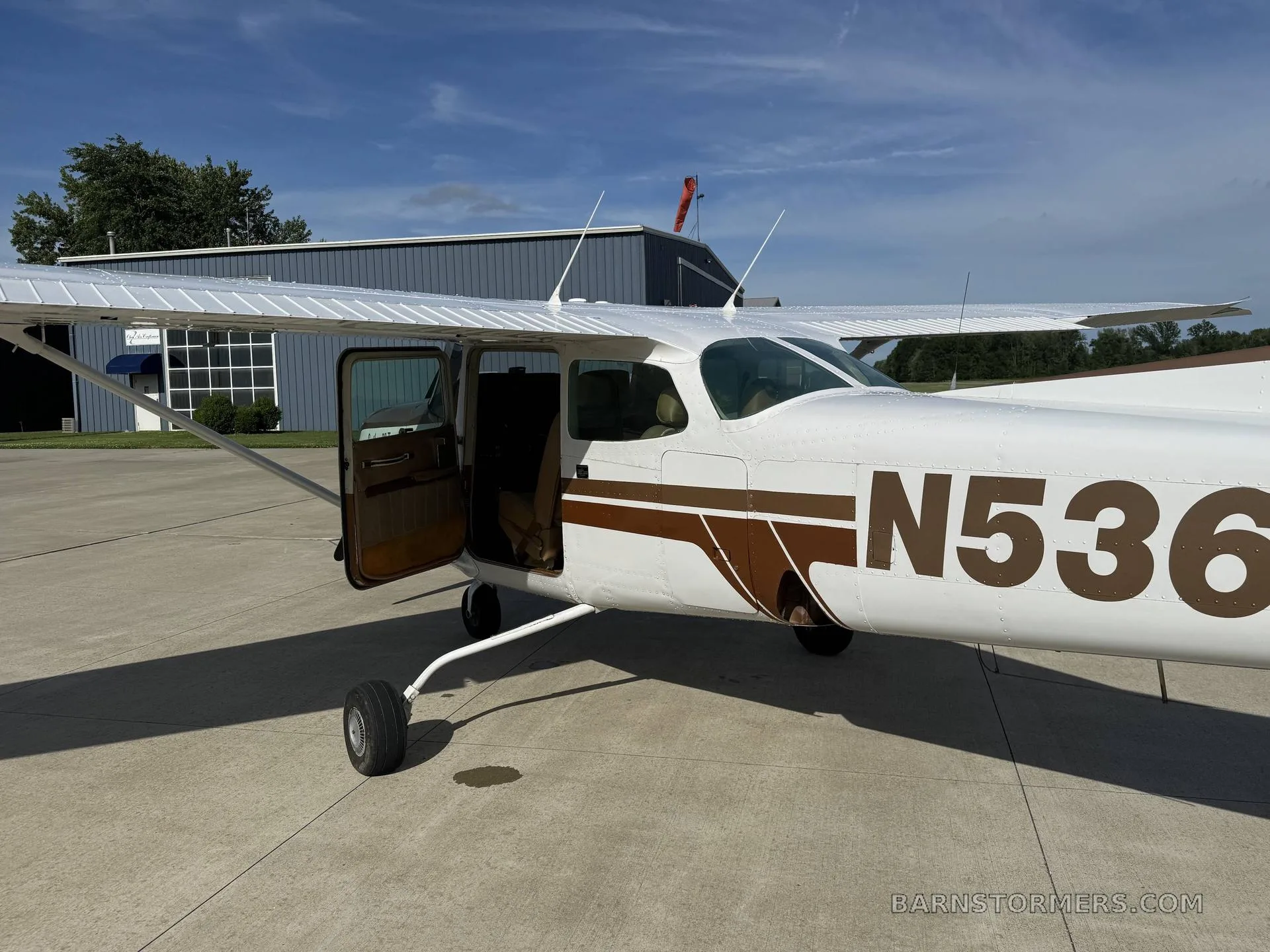 Exterior view of a 1980 Cessna 172RG CUTLASS.