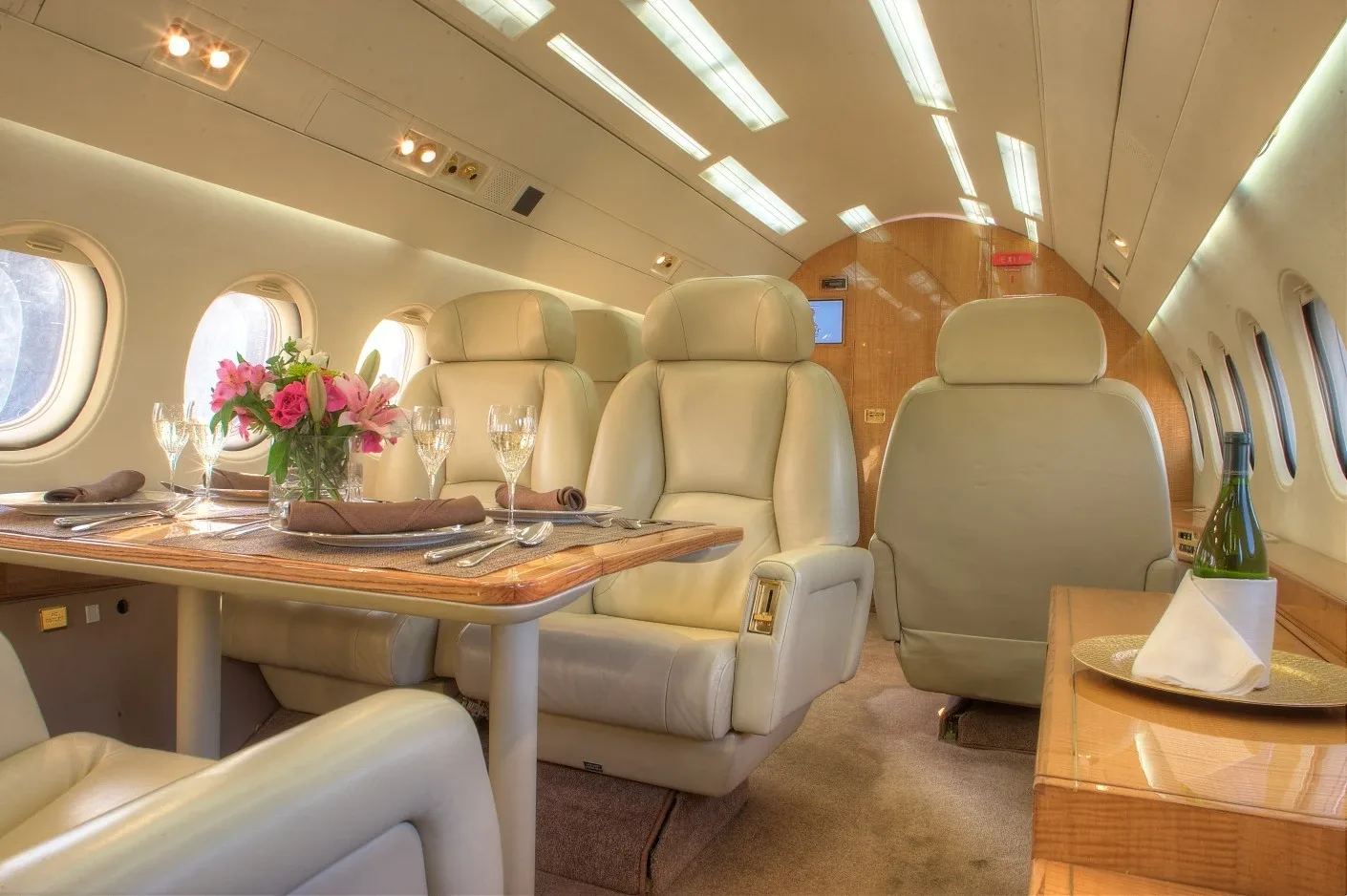 Cabin interior of a 1986 Dassault Falcon 900.