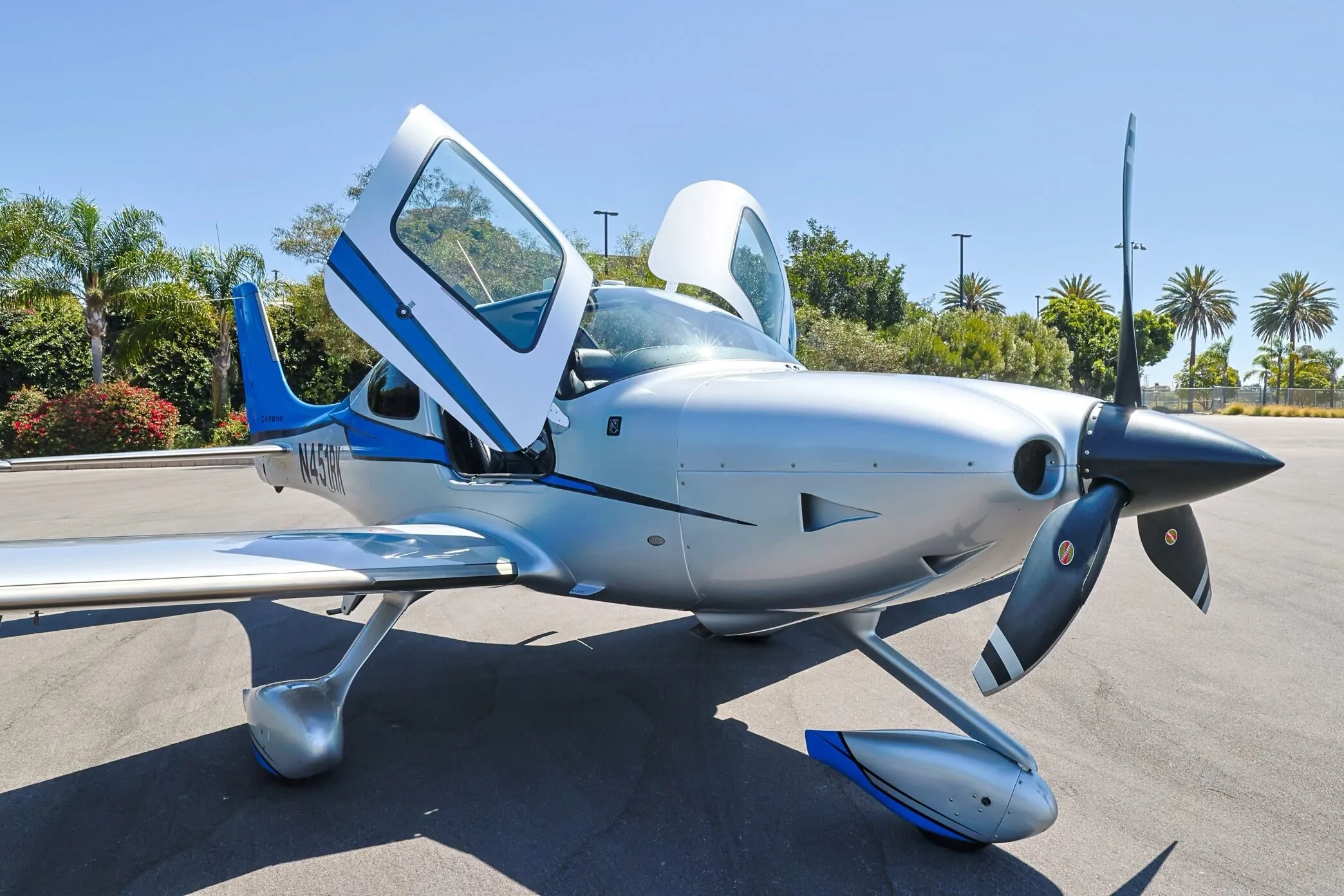Avionics suite of a 2015 Cirrus SR22-G5 TURBO.